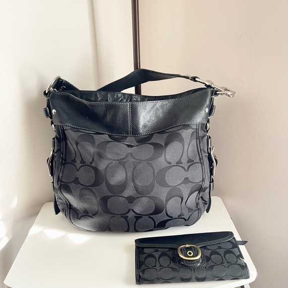 💋 COACH, Black Classic hobo bag - 14” x 12” & matching wallet - Picture 1 of 2
